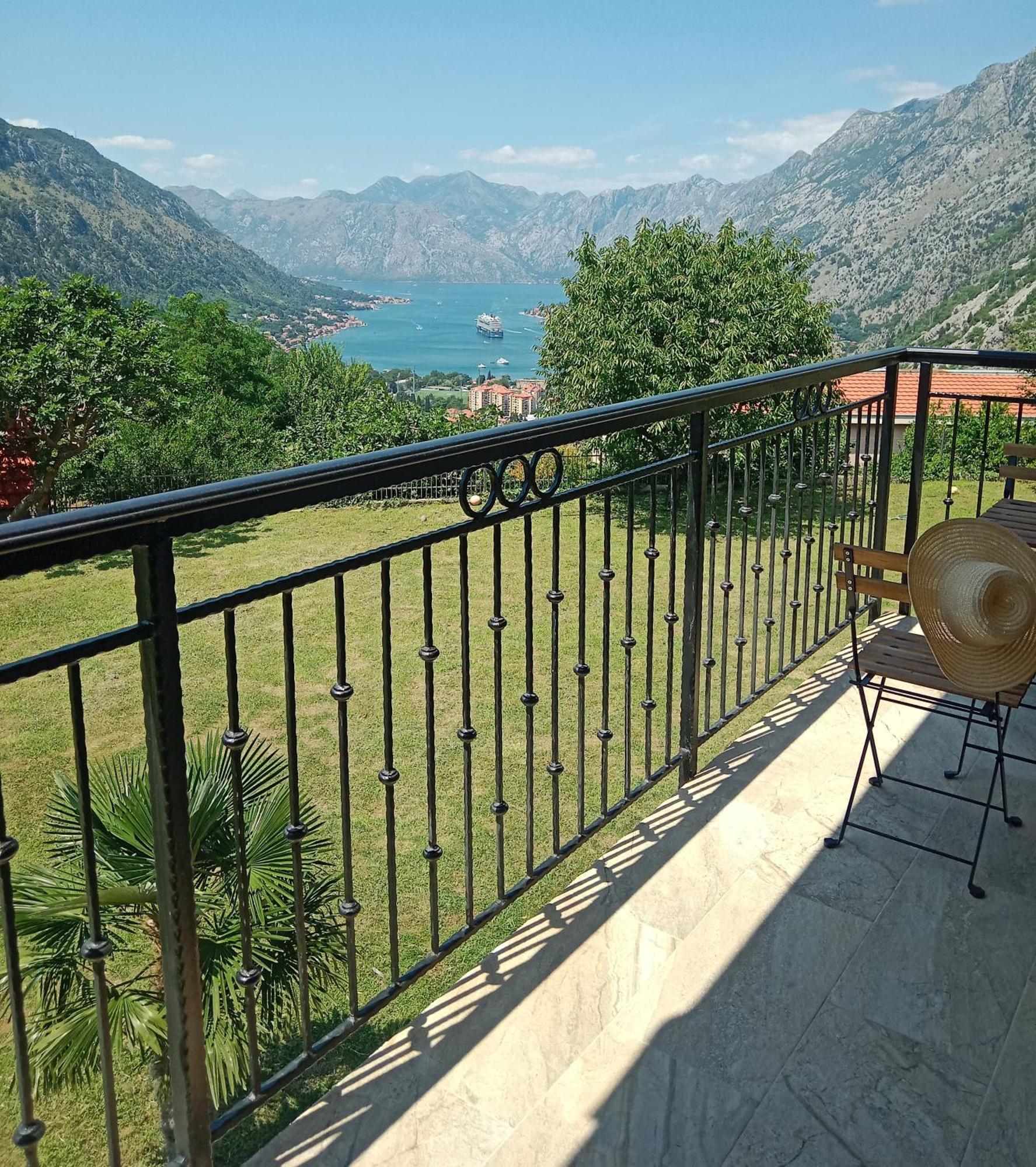 Apartments Orizzonte With Beautiful View Of The Bay Kotor Eksteriør bilde